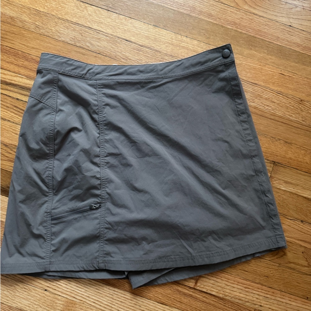 L.L. Bean Taupe Active Skort size 12